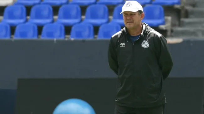 Juan Reynoso en entrenamiento del Puebla