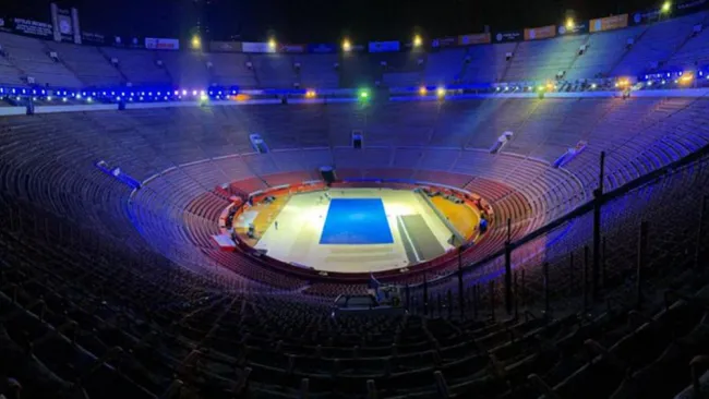 Cancha de tenis en la Plaza México