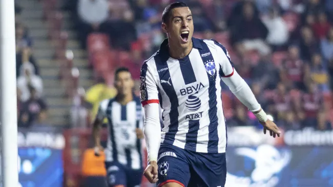 Rogelio Funes Mori celebra un gol con el Monterrey