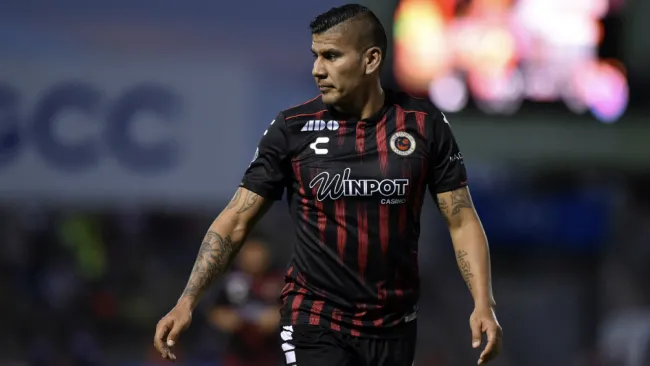 Carlos Salcido en actividad con Tiburones Rojos