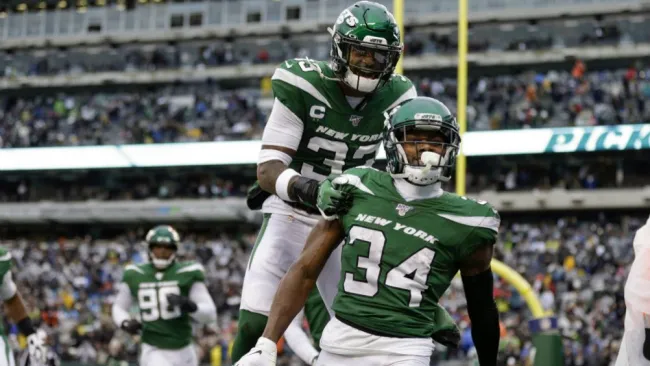 Adams y Poole, en festejo ante Raiders