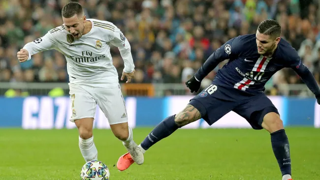 Eden Hazard sufre una caída a raíz de la entrada de Icardi