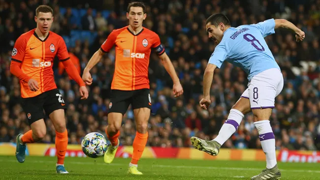 Gundogan dispara para el gol del City