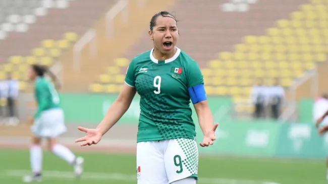 Charlyn, en festejo con México