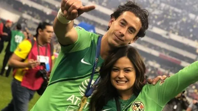 Oscar Jiménez junto a su esposa Mariana Echeverría