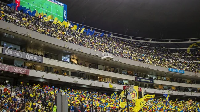 La afición de las Águilas se metió con Miguel Ortega