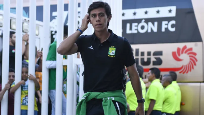JJ Macías llegando al Nou Camp