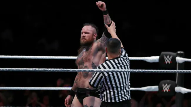 Aleister Black al vencer a Andrade Cien Almas