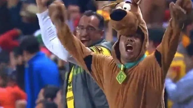 Fan disfrazado de Scooby Doo