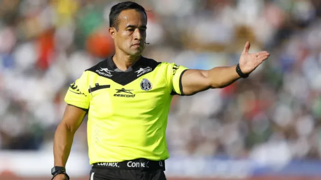 Jorge Isaac Rojas imparte justicia durante un partido