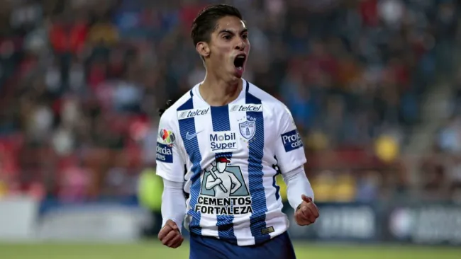 Aguirre, en festejo de gol con Pachuca