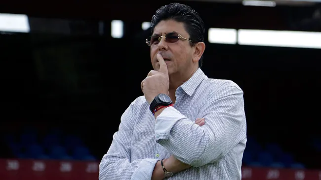 Fidel Kuri observa el Estadio Luis 'Pirata' Fuente