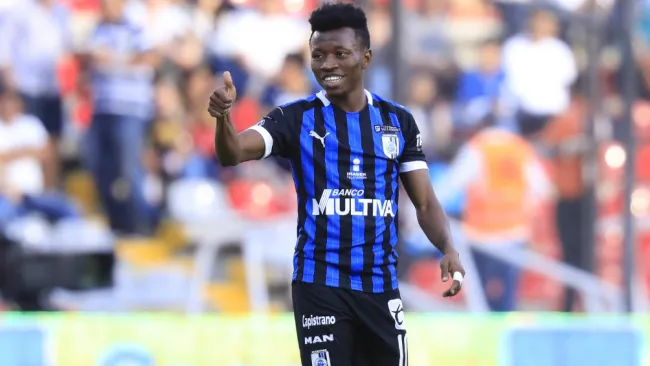 Clifford Aboagye celebra una diana con Gallos
