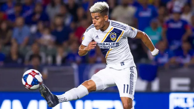 Favio Álvarez durante un duelo con el Gaalxy