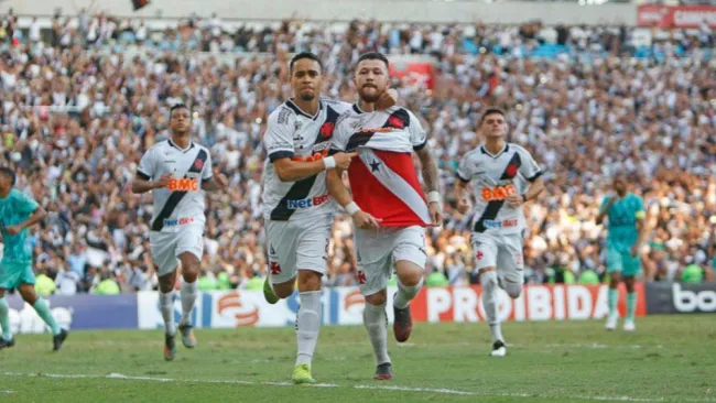Jugadores del Vasco da Gama festejan un gol