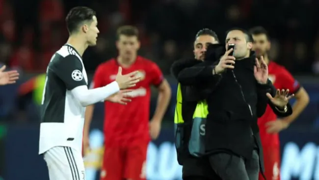 Cristiano discute con aficionado