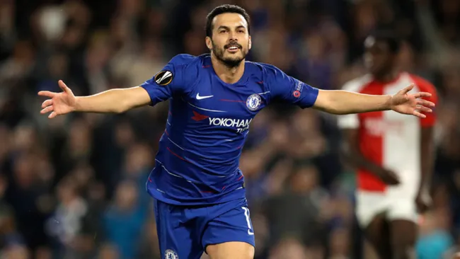 Pedro celebra una anotación con Chelsea 
