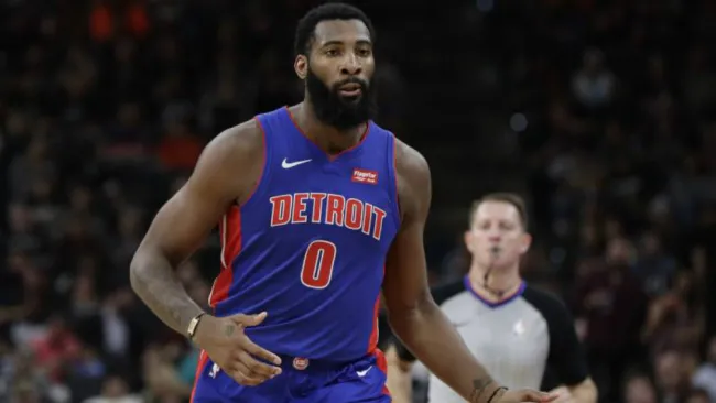 Andre Drummond durante un partido de los Pistons