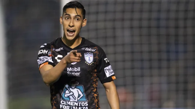 Erick Aguirre durante un partido del Pachuca
