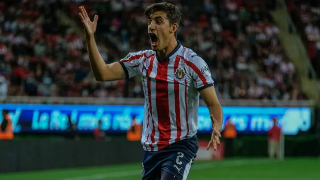 Josecarlos Van Rankin celebrando una anotación con Chivas