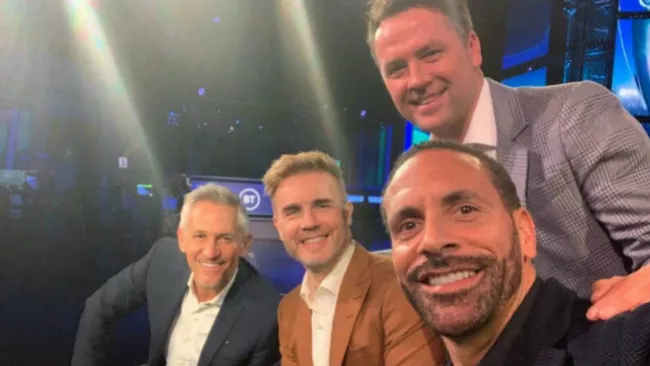 Rio Ferdinand, Owen y sus compañeros de trabajo, previo a un juego de Champions 