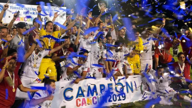 Coyotes festejan título en Cancún