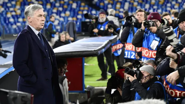 Carlo Ancelotti durante un partido del Napoli