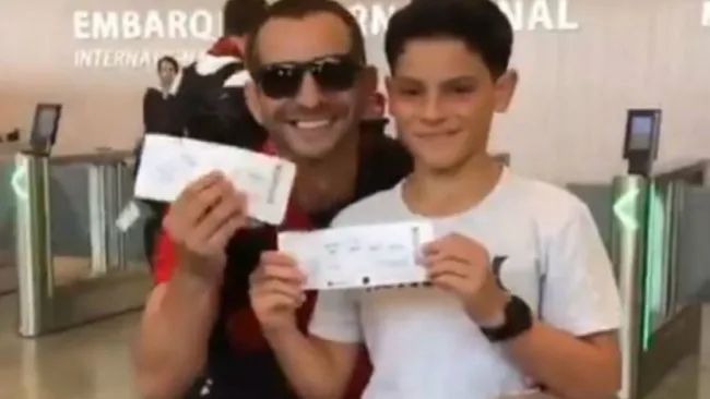 Padre e hijo con boleto para el Mundial de Clubes 