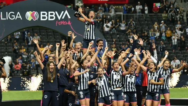 Rayadas festejando el campeonato del Apertura 2019