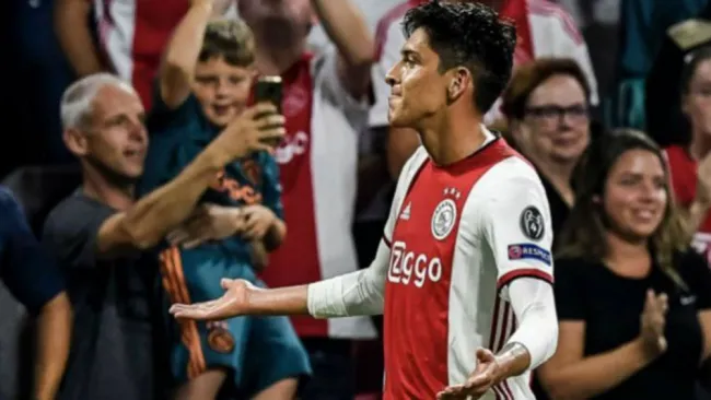 Edson Álvarez festeja un gol con el Ajax
