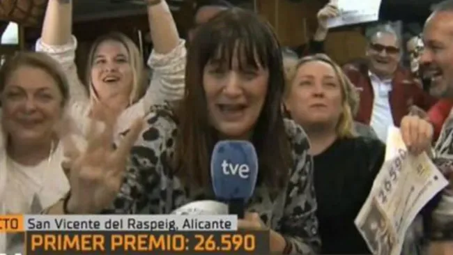 Natalia Escudero celebrando el haber sido una de las sorteadas