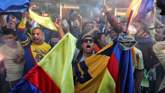 Afición de América en el Aeropuerto de Monterrey