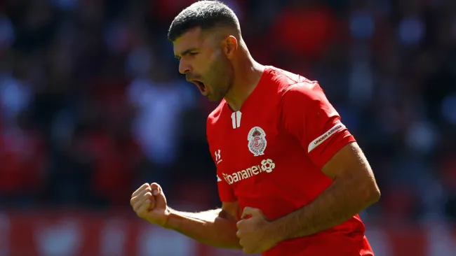 Emmanuel Gigliotti celebra un gol con Toluca 