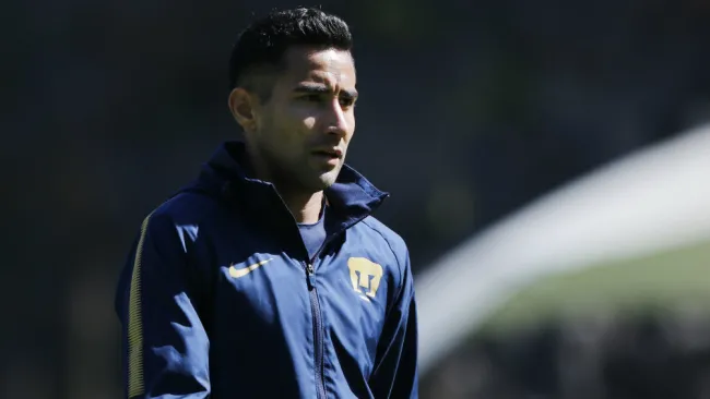 Luis Fuentes jugando con Pumas