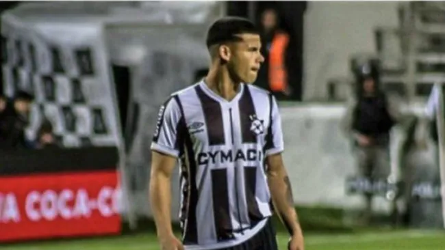 Maximiliano Araujo como jugador de Montevideo 