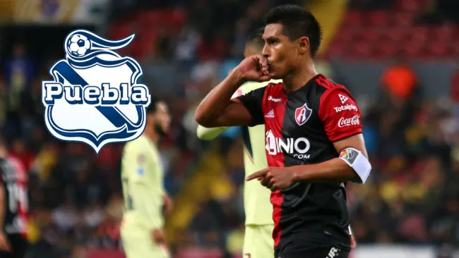 Osvaldo Martínez festeja un gol con el Atlas