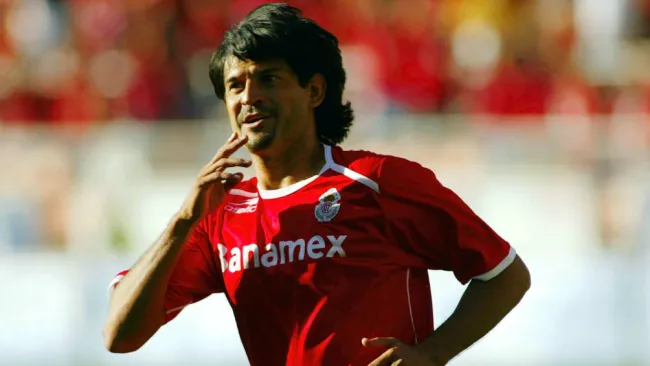 José Cardozo celebra un gol en una Final con Toluca