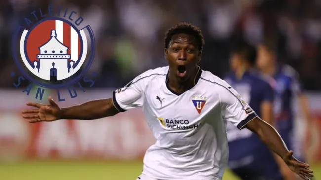 Anderson Julio celebra un gol con la LDU de Quito