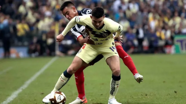 Benedetti protege la redonda en la Final contra Rayados