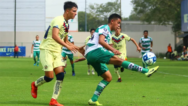 Omar Lomelí, durante un juego del América Sub 17