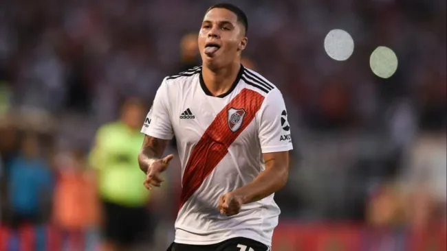 Juan Fernando Quintero durante un partido de River Plate