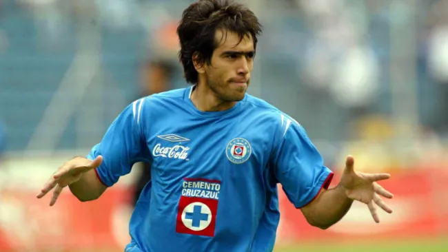 César Delgado durante un partido con Cruz Azul