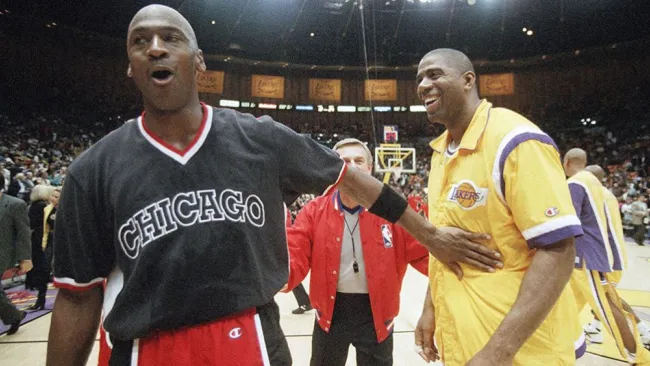 Jordan y Magic, antes de un Bulls vs Lakers