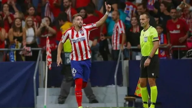Héctor Herrera festeja gol con el Atlético de Madrid