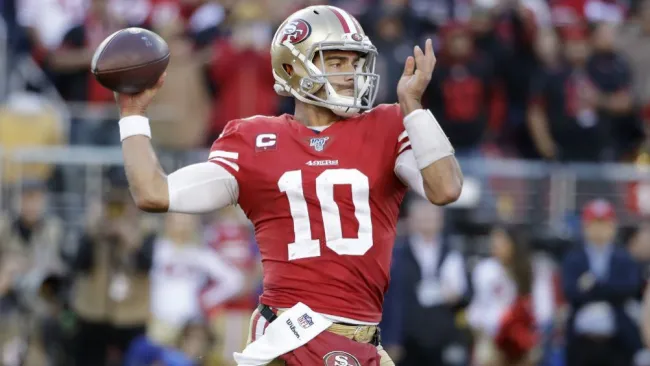 Jimmy Garoppolo en acción con los 49ers