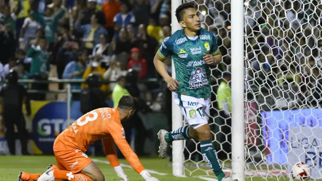 Ángel Mena y León vencieron a Querétaro