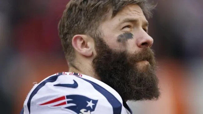 Julian sigue de cerca las acciones de sus compañeros