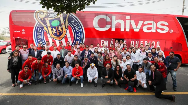 Chivas: Jugadores y directivos se toman la foto del recuerdo