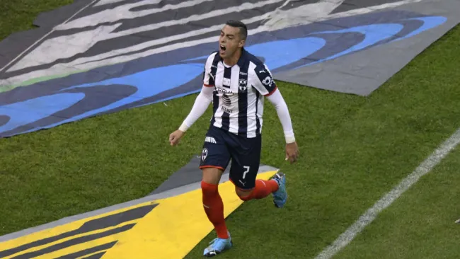 Funes Mori celebrando un gol con Rayados 