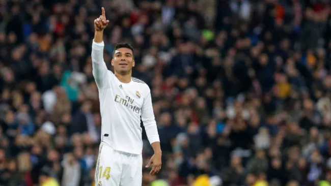 Casemiro celebrando su anotación con Real Madrid ante Sevilla